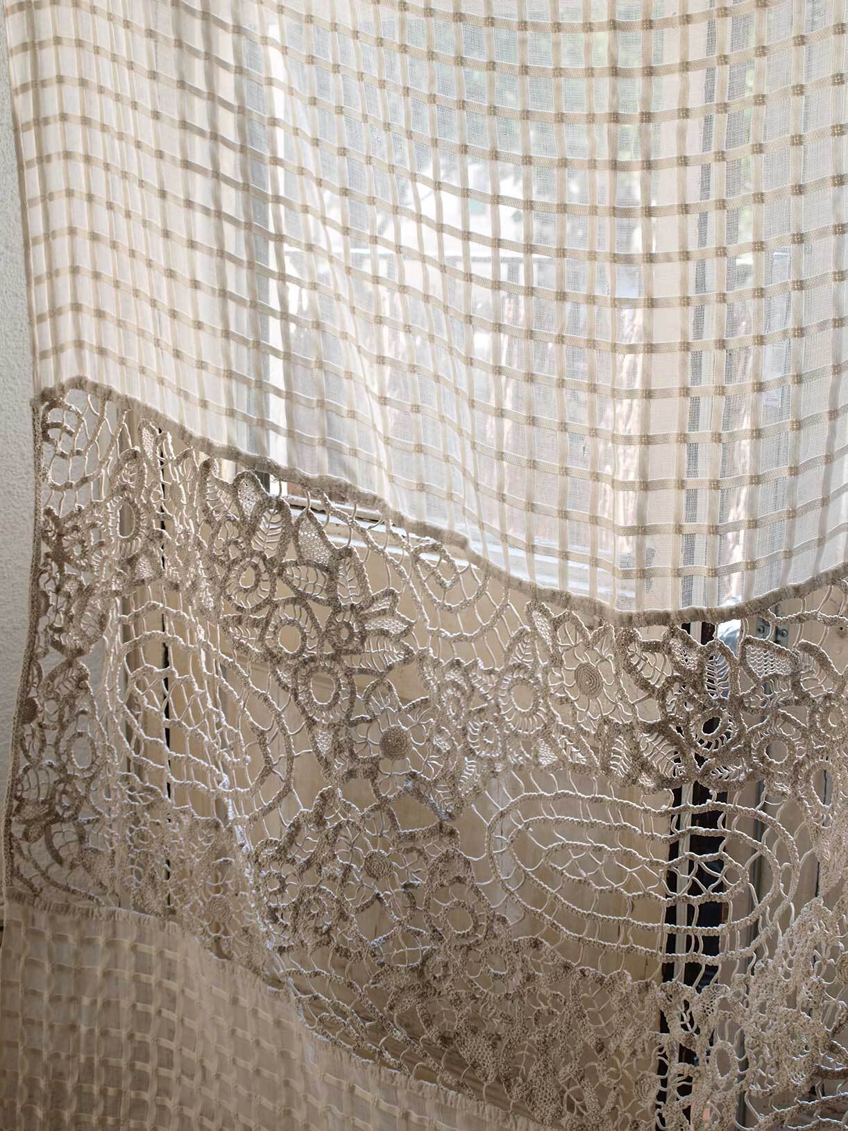 イギリスヴィンテージ　コットンフィレ風レース　天蓋　カーテン イギリスヴィンテージ コットンフィレ風レース 天蓋 カーテン