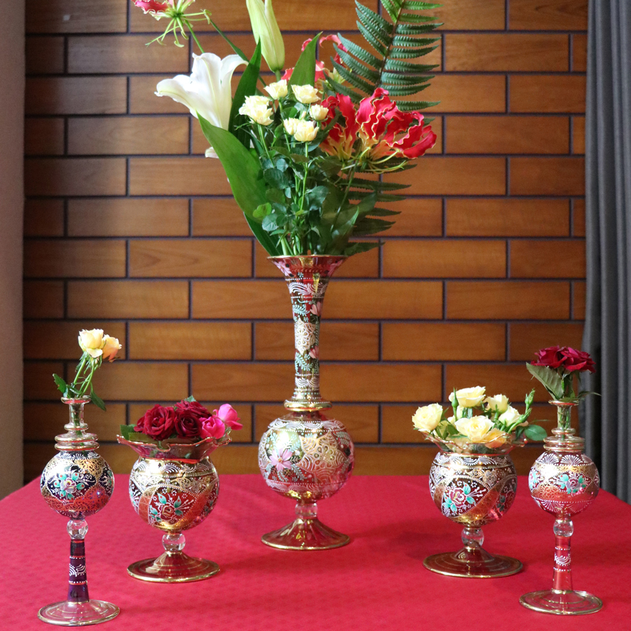 エジプトガラス フラワーベース ピンク ラッパ型 季節のテーブル 器百選