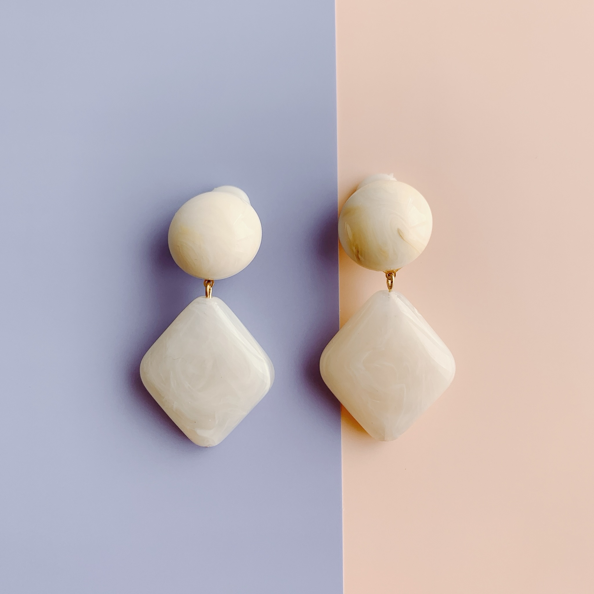 1点もの White Cream 大人かわいいイヤリング ハンドメイドアクセサリー Tsumikiオンラインストア