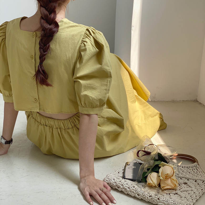 送料無料 ワンピース ロングワンピース バックシャン バックボタン 背中あき 肌見せ 5分袖 パワショル パフスリーブ 無地 トレンド 流行 フェミニン ガーリー 夏 リゾート Eine Katze