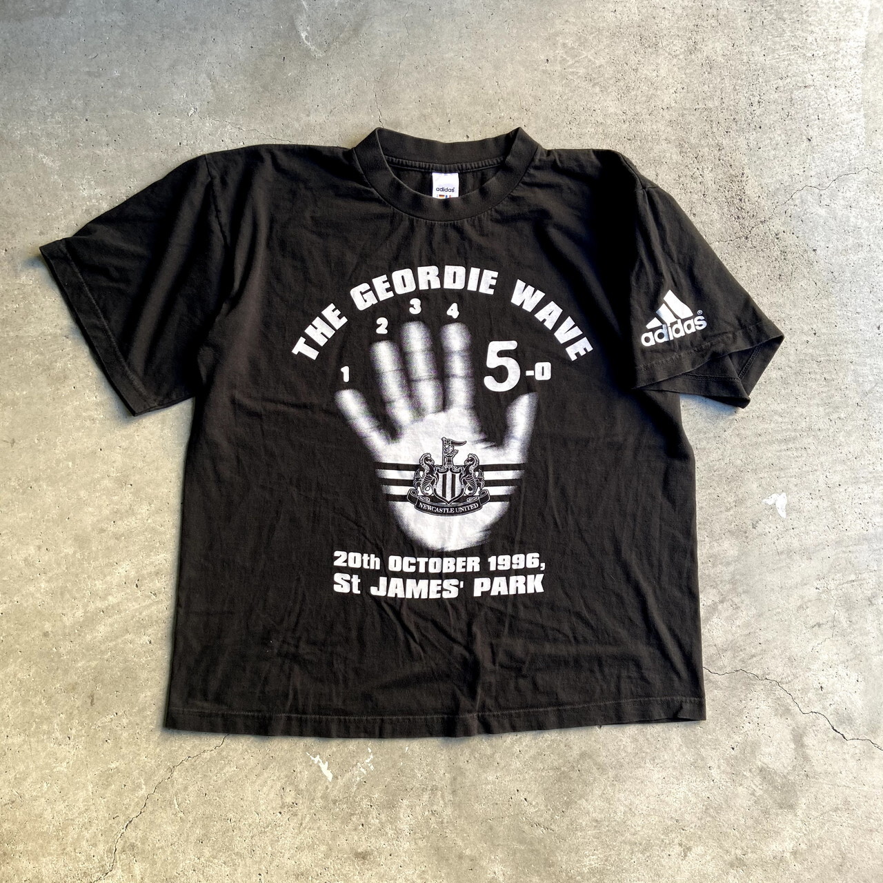 90年代 Adidas アディダス ニューカッスル ユナイテッドfc プリントtシャツ メンズl 古着 チーム系 Newcastle United Fc 90s ヴィンテージ ビンテージ ブラック 黒 Tシャツ Sa Cave 古着屋 公式 古着通販サイト