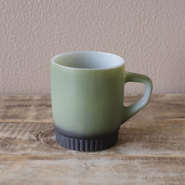 アメリカ Fireking ファイアーキング グリーン ブラウン マグカップ ミルクガラス 1 ヴィンテージ 食器 レトロ アンカーホッキング Anchor Hocking Flohmarkt フローマルクト