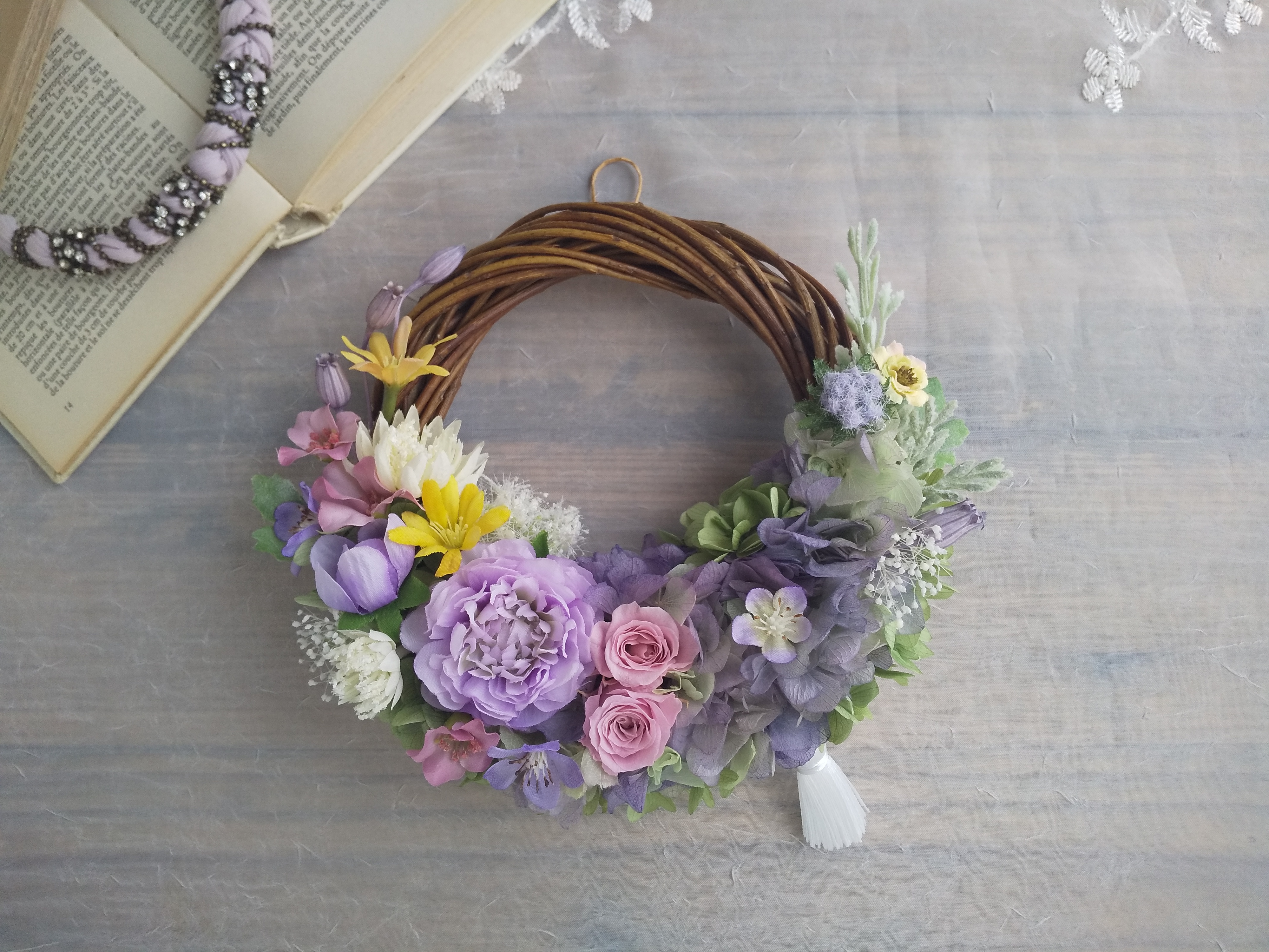 特別価格 Lune Bonheur Colore ハーフムーンリース プリザーブドフラワー お花 ギフト 結婚祝い 新築祝い お誕生日祝い フラワーギフト Atelier Henriette アトリエアンリエット プリザーブドフラワーのフラワーギフトとフランスアンティーク