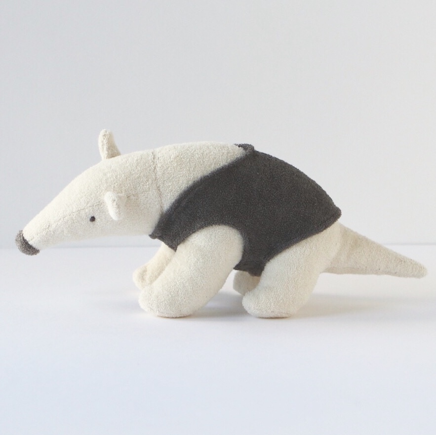 ぬいぐるみ 服を着た親アリクイ Kumiskucing