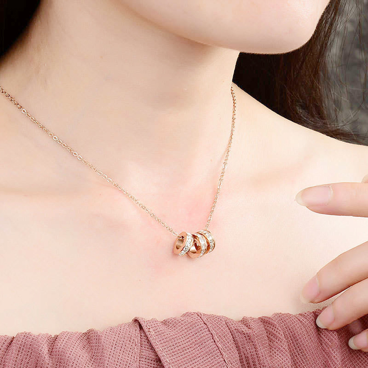 ネックレス プチプラ レディース ブランド かわいい シンプル キラキラ 可愛い ラインストーン クリスタル ゴールド 3連リング おしゃれ エレガント 高級感 韓国 ギフト プレゼント 女性 代 30代 40代 50代 おすすめ 女性用 フォーマル ドレスコード Ysj 002