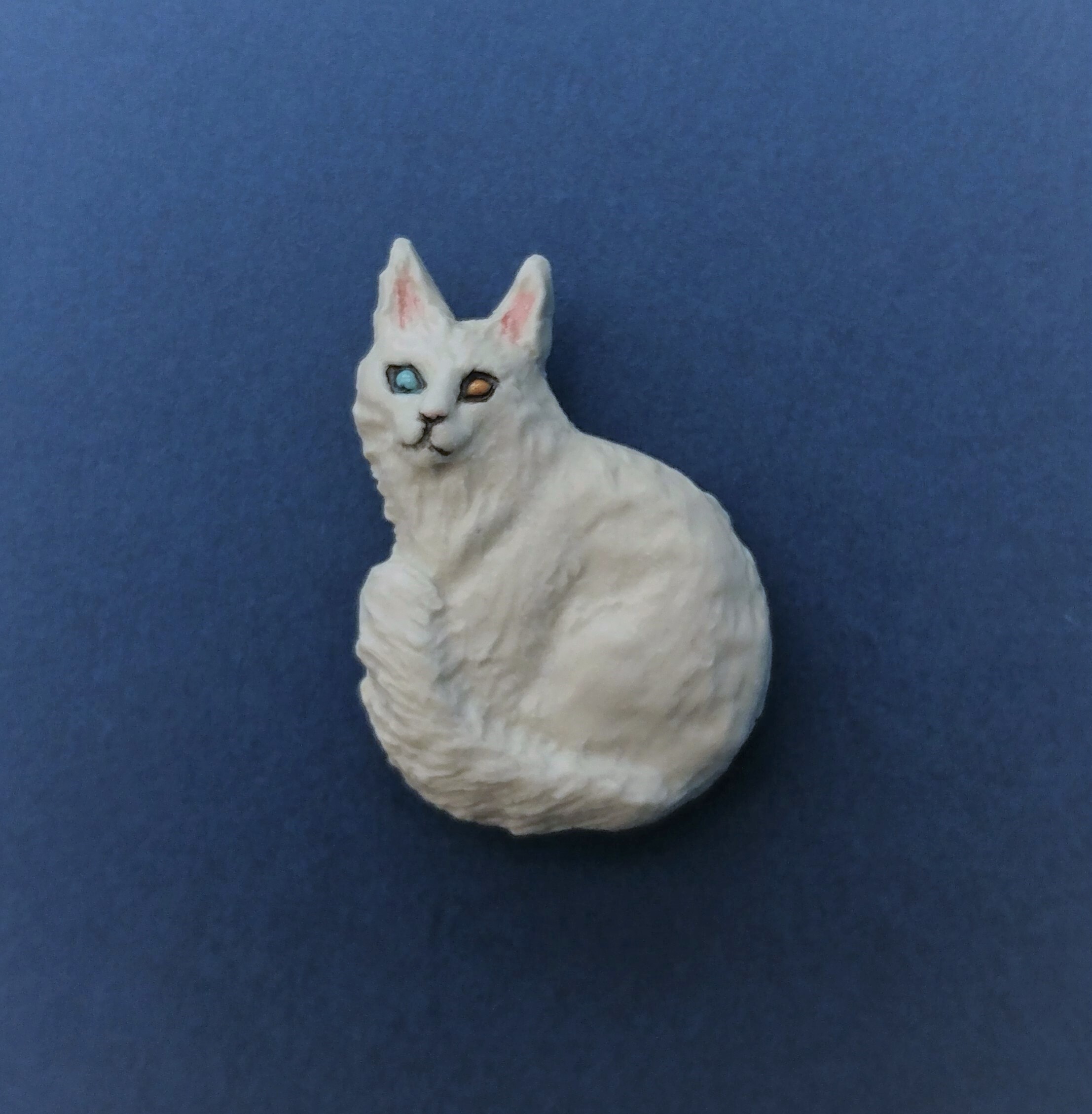 オッドアイ ネコブローチ Toutousya