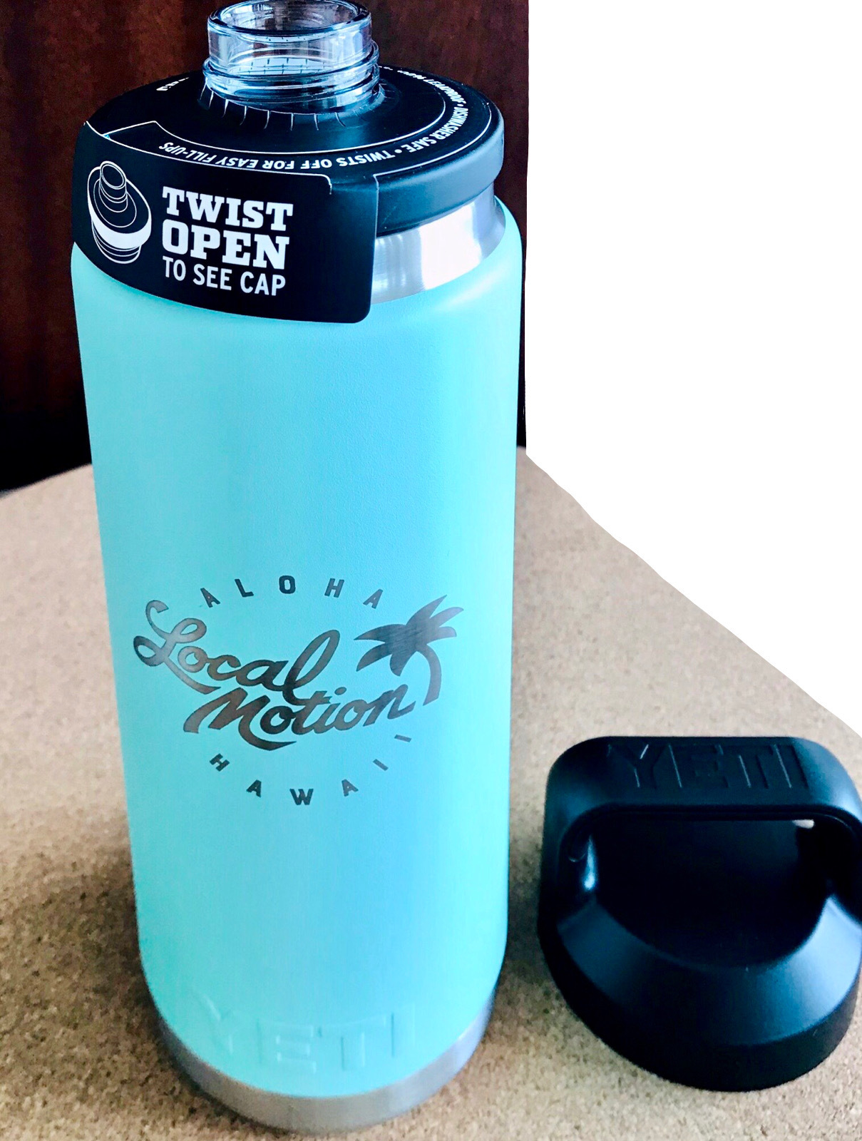 ランブラー Yeti Local Motion イエティ ローカルモーション Hawaii コラボタンブラー 26oz 水筒 送料無料 Big Mahalo Honolulu