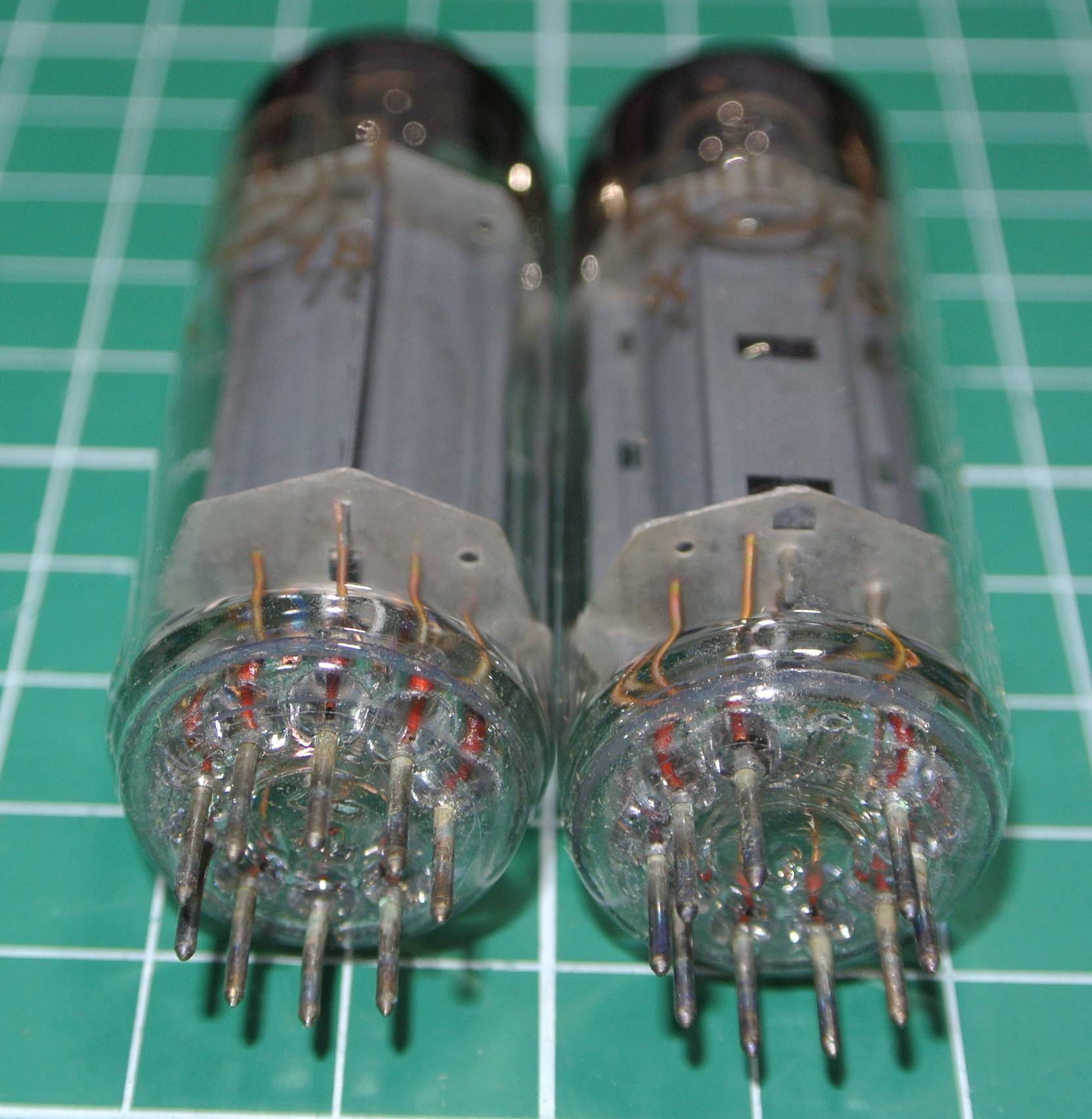 日本にはまだ少ない 激安2本セット ロシア軍球 6П18П 6P18P 6DY5 EL82 優しく使えば6BQ5 互換球 | TAMAROYA 球露屋