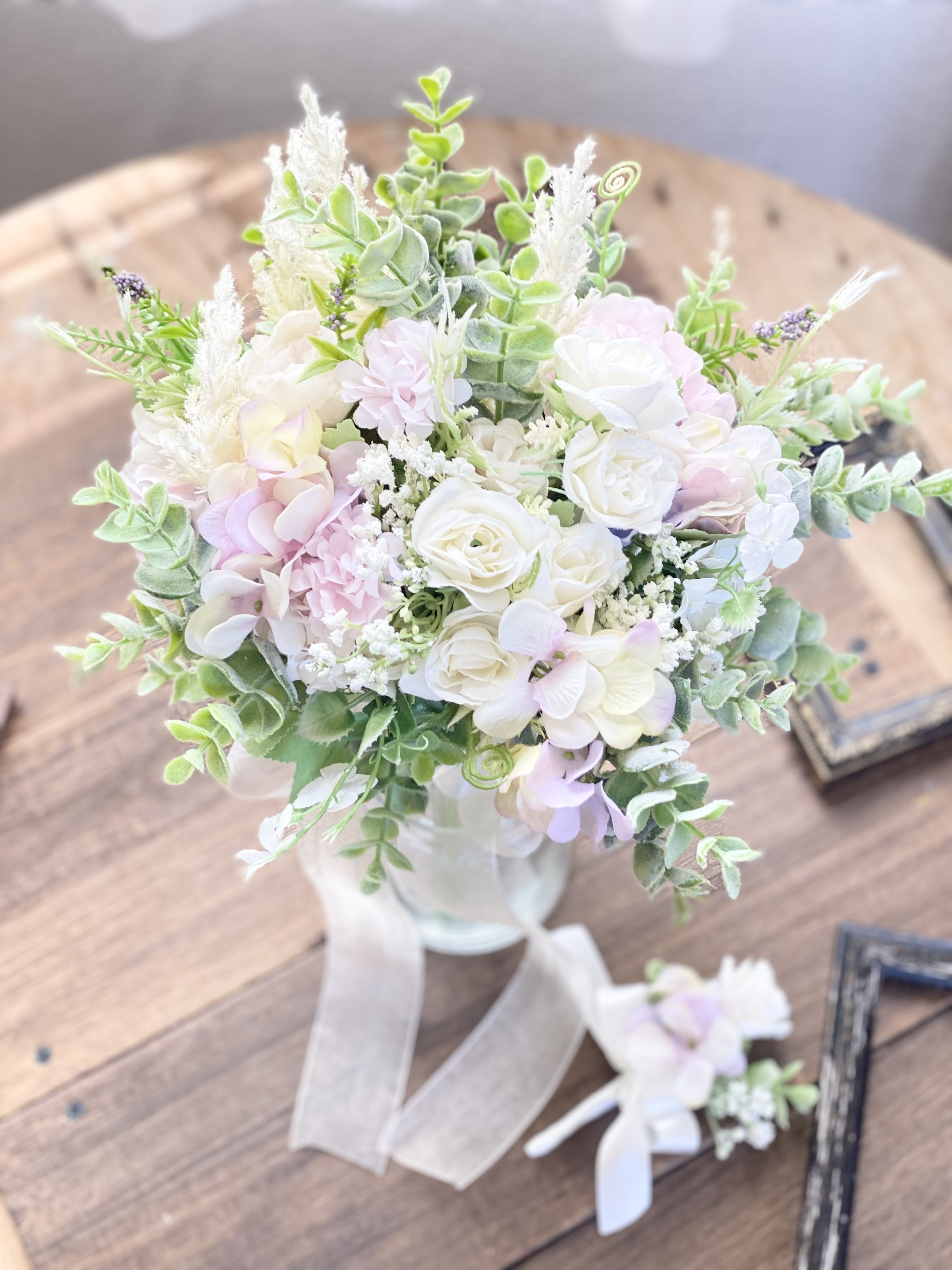 白 淡い紫ナチュラルクラッチブーケ Houkiboshi