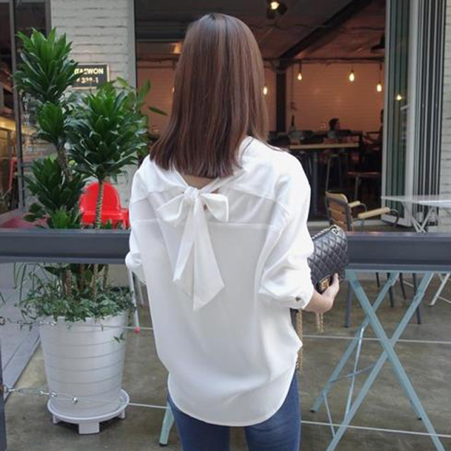 バックリボン 後ろリボン 背中 シンプル フェミニン カジュアル Vネック ひらひら ドロップショルダー ブラウス シャツ 女性 レディース Ladty レディティ