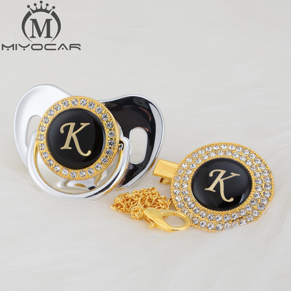 送料無料 12色 イニシャル K おしゃぶり 赤ちゃん ベビー 子供 キッズ 乳首 シリコン おしゃれ キラキラ ラインストーン メタリック 高級 かっこいい おしゃれ La Preference