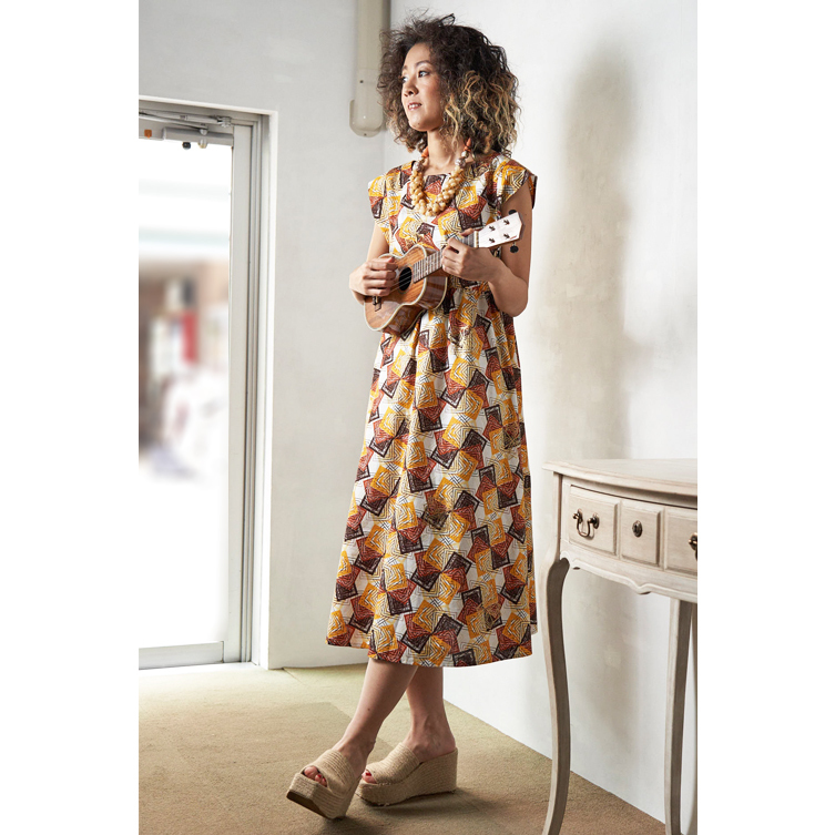 フレンチスリーブワンピース かざぐるま ブラウン 日本縫製 アフリカンプリント アフリカンファブリック アフリカンバティック パーニュ キテンゲ アフリカ布 ガーナ布 エスニック ハイウエスト エスニック レディース 女性 Cherry Et Cacao チェリエカカオ