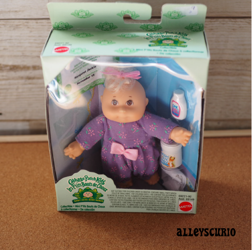キャベツパッチキッズ人形 英語フランス語表記のキュートなお人形 ヴィンテージトイ Cabbage Patch Kids Alleys Curio