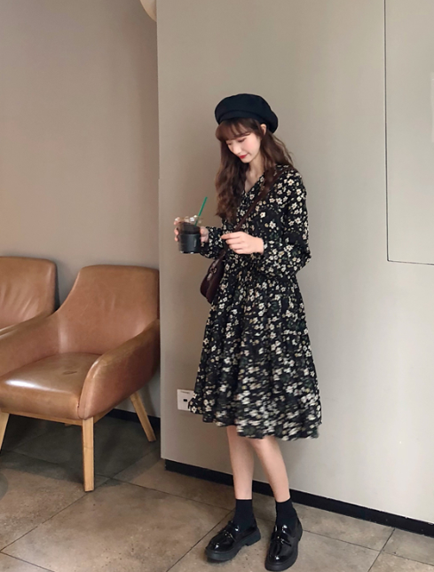 かわいい小花柄 フレアワンピース ワンピース レディース 小花柄 花柄 スカート Vネック ひざ丈 ミニ丈 ブラック フレア Aライン 清楚 かわいい レトロ 春 秋 代 30代 送料無料 韓国レディース キッズファッション Londonbridge ロンドンブリッジ