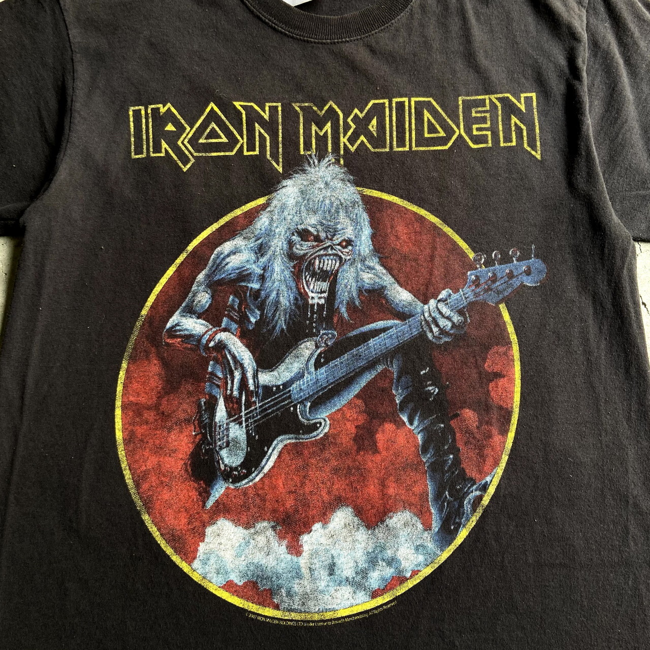 Iron Maiden Alien Guitar Eddie アイアンメイデン エイリアン ギターバンドtシャツ メンズs相当 古着 黒 ブラック Tシャツ Cave 古着屋 公式 古着通販サイト