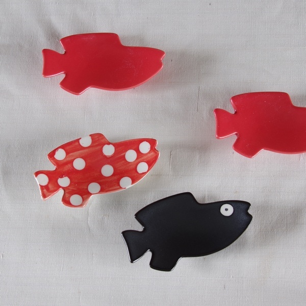 新品 瀬戸焼 レオ レオニ スイミー 箸置き あか 赤水玉 くろ 魚型 童話作家 Leo Lionni 人気キャラクター Swimmy はしおき Flohmarkt フローマルクト