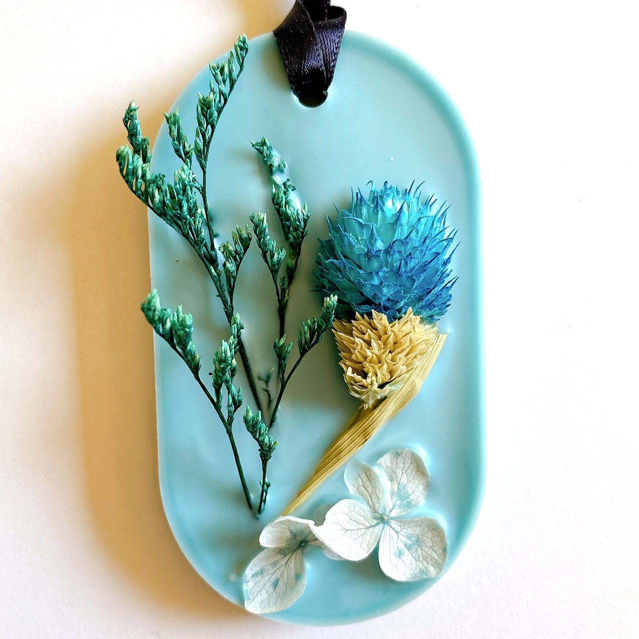 花を摘む少女と虫を殺す少女 ラベンダー 映画モチーフのハンドメイドアクセサリー Fragile