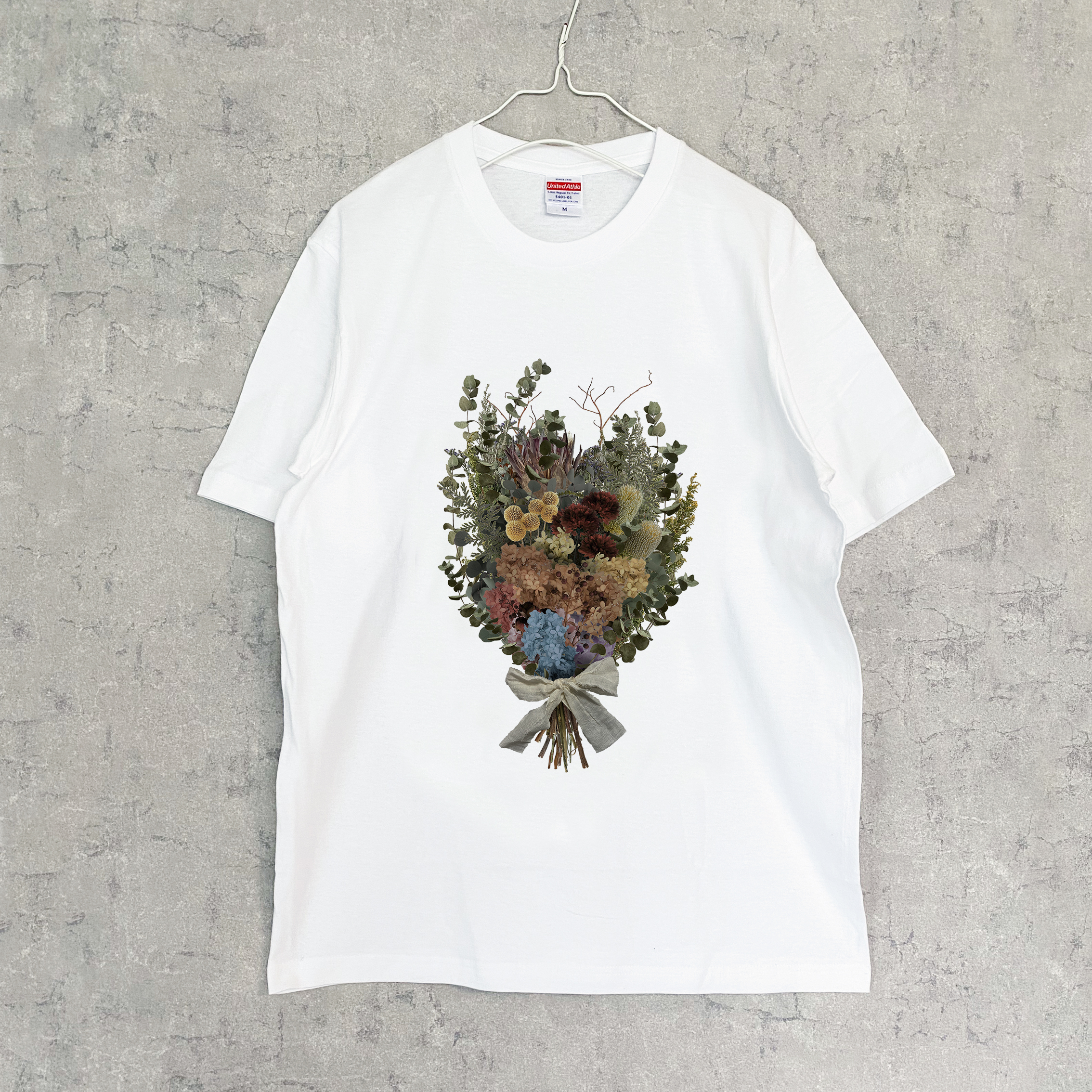 紫陽花とユーカリの花束 Tシャツ Men Lala Clover