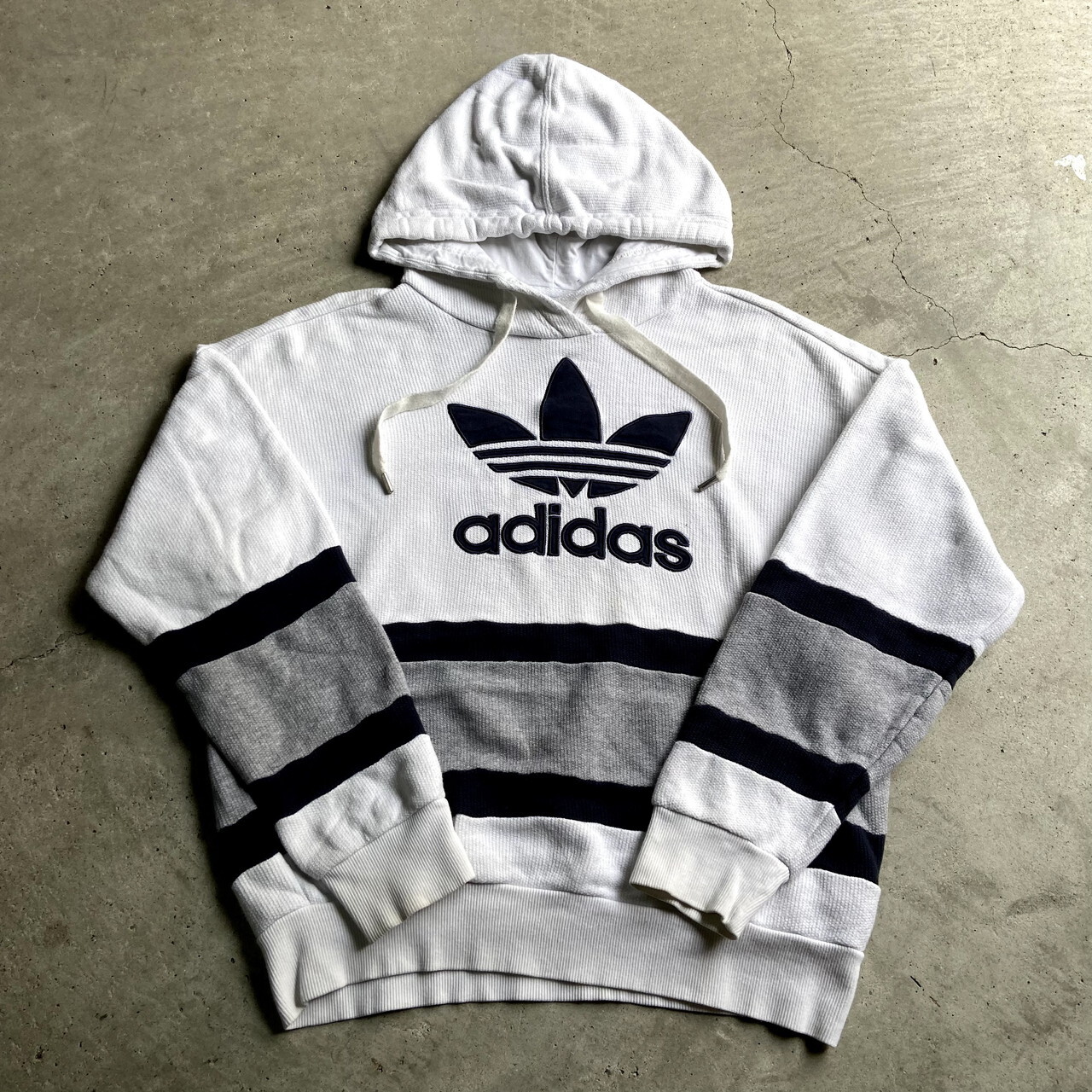 Adidas アディダス トレフォイルロゴ フロントロゴ 刺繍 スウェットパーカー メンズm レディース 古着 ホワイト 白色 プルオーバー パーカー Cave 古着屋 公式 古着通販サイト 8 31まで 夏物最大50 Off開催中