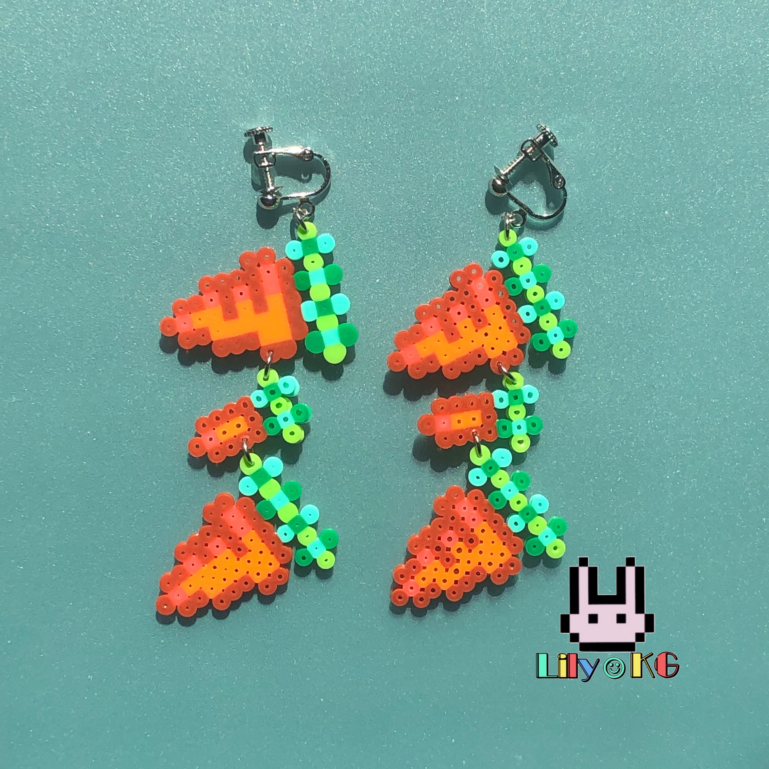 にんじん3本分 イヤリング ドット絵 アイロンビーズアクセサリー Lily Kg