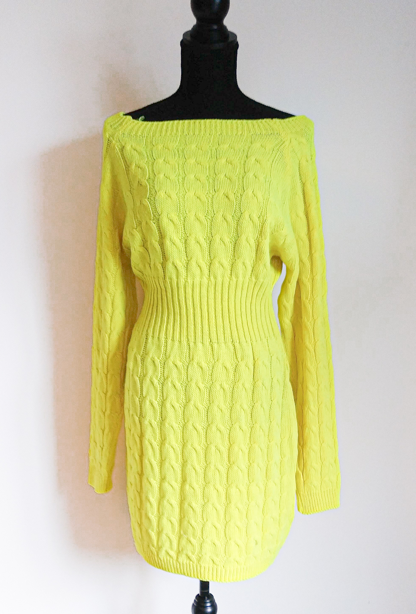 ネオンイエロー ニットワンピース ネオンカラー 蛍光 ニットワンピ 秋冬ファッション 派手 イベント パーティ Neons