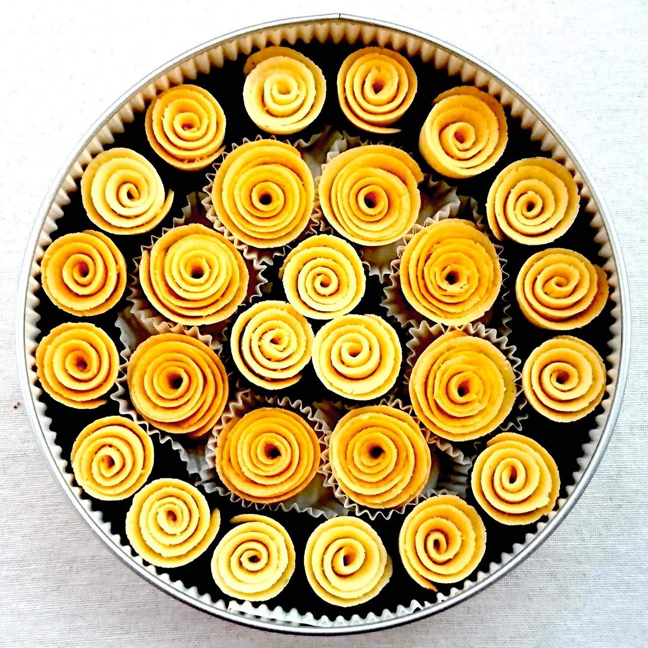 Rb 2 ばらの花のクッキー 丸缶大 焼菓子工房うふ