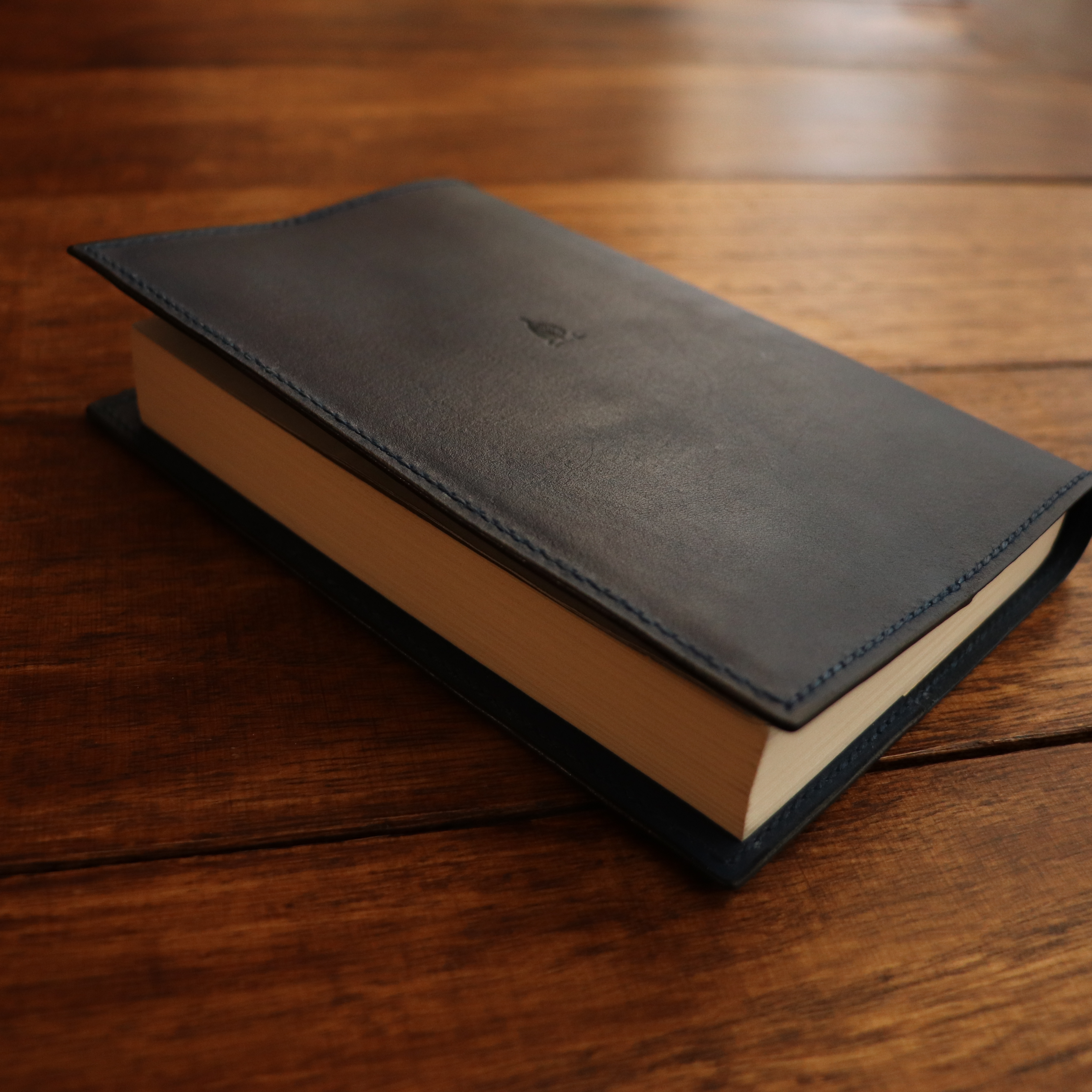 読書がしたくなる 藍染のレザー文庫本ブックカバー 草木染レザー Sou No Iro
