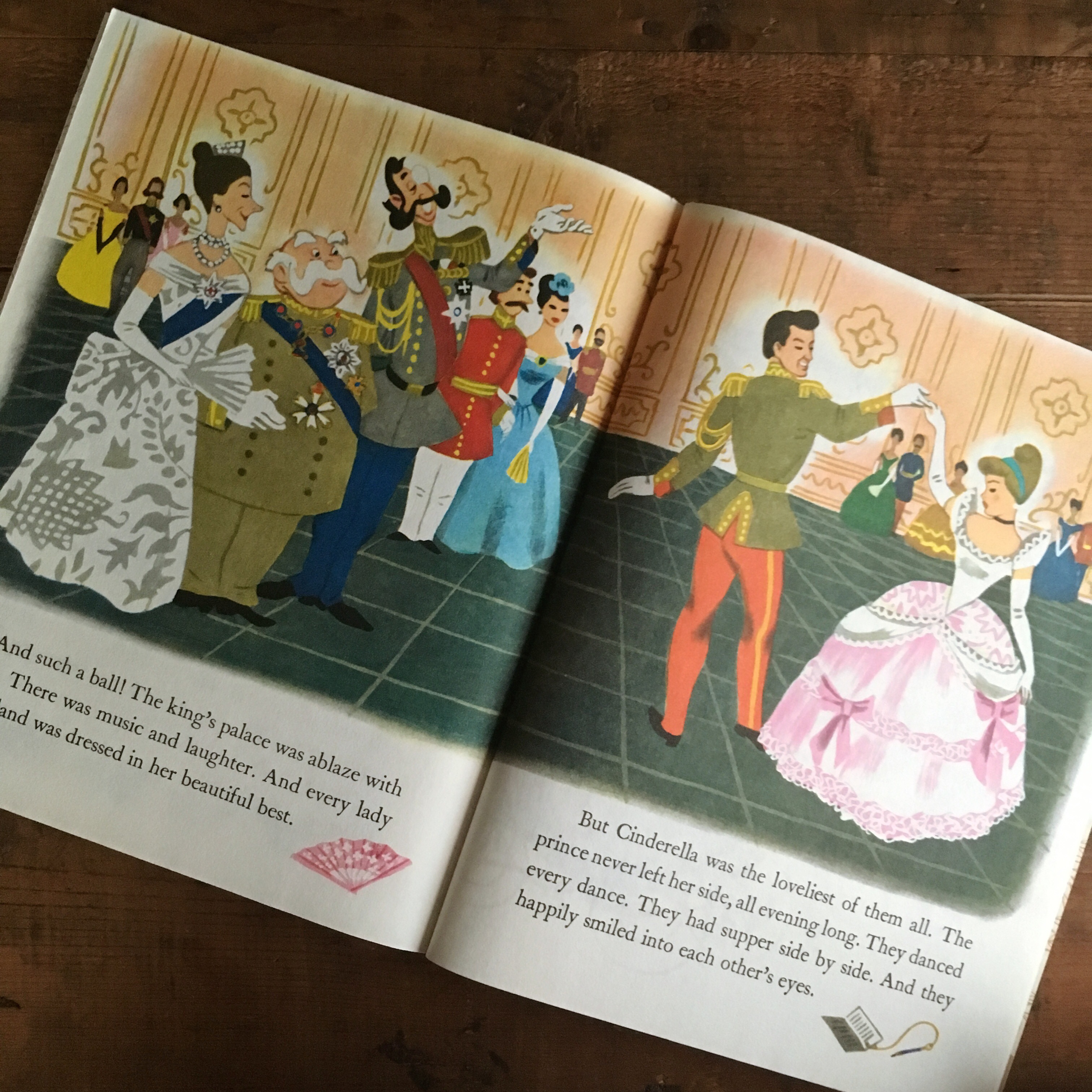 ヴィンテージ 洋書 絵本 Cinderella シンデレラ ゴールデンブック 英語 E Vintage ヴィンテージ 洋書 雑貨のお店