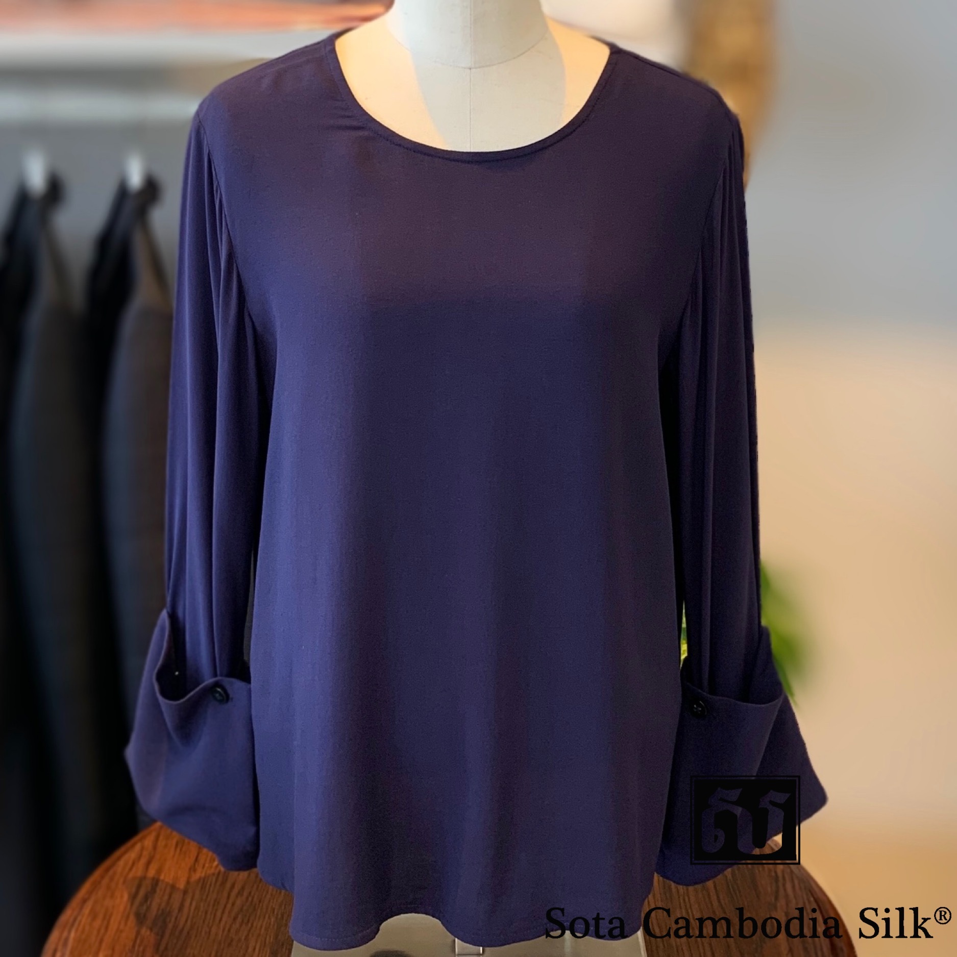 ブラウス 可愛いブラウス 母の日 紺色 ファッション 春ファッション 夏ファッション ソウタカンボジアシルク Sota Cambodia Silk