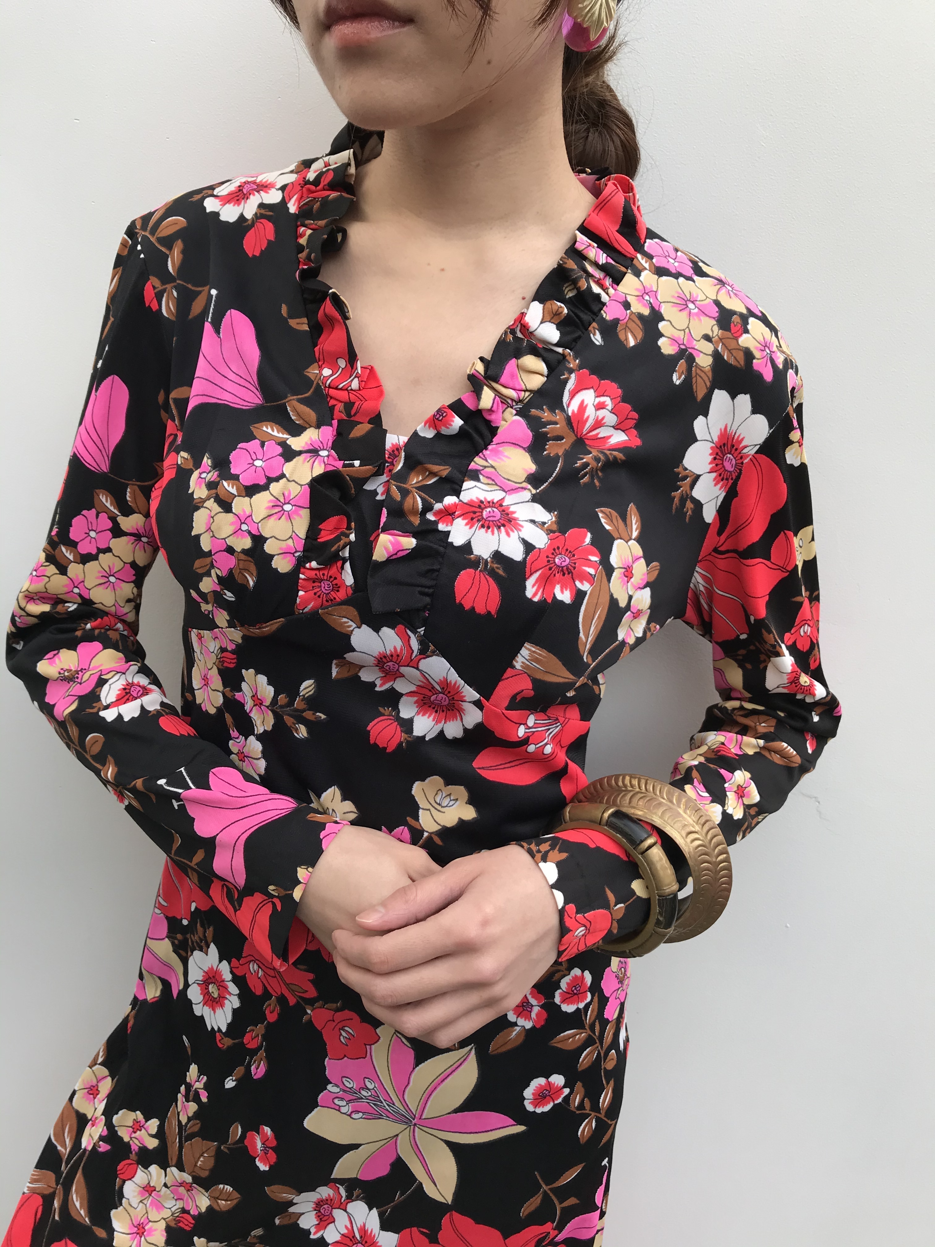 70s Black Floral Poly Dress ヴィンテージ ブラック 花柄 ポリ ワンピース Riyad Vintage Shop 70s Black Floral Poly Dress ヴィンテージ ブラック 花柄 ポリ ワンピース Riyad Vintage Shop