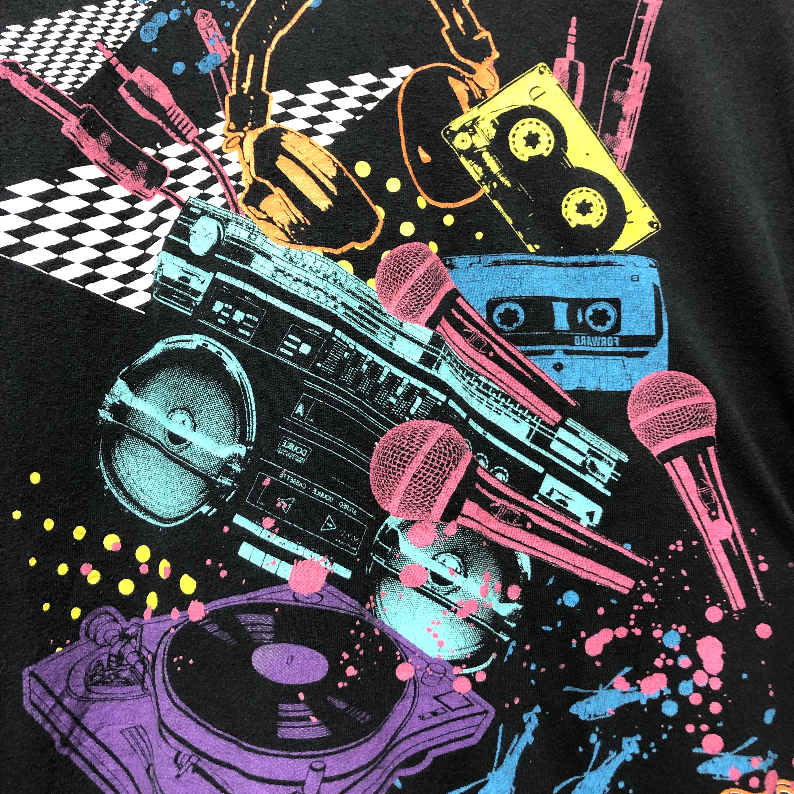 Usa古着 ラジカセ カセットテープ ターンテーブル イラスト ミュージック 機材 音楽 Tシャツ メンズxl ビッグサイズ Usa アメリカ古着 古着屋エバレット