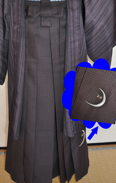 レンタル男性用jp01【紋付袴】ジャパンスタイル・ベージュ着物・紫羽織に、紫袴刺繍入りフルセット - 画像5