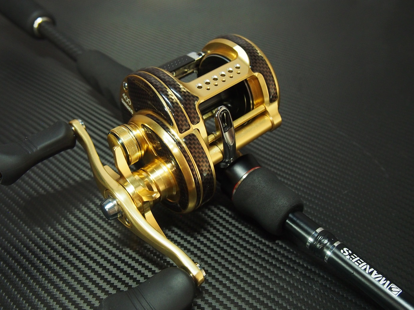 Shimano 18カルカッタコンクエスト300 400シリーズ 用 プロテクションデカールkit 半透明 Wanee S Shimano 18カルカッタコンクエスト300 400シリーズ 用 プロテクションデカールkit 半透明 Wanee S