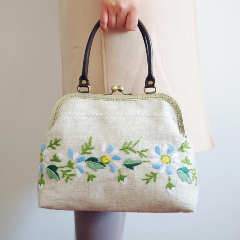 刺繍チャイナ風バッグ 手作りバッグ パーティーバッグ 結婚式バッグ 手持ちショルダー 宴会 二次会 女子会 チャイナドレスバッグ 唐装バッグ 漢服バッグ チャイナ風服 プレゼント チャイナ風バッグ 文芸スタイル 棉麻バッグ 大容量バッグ 可愛い Dresszone