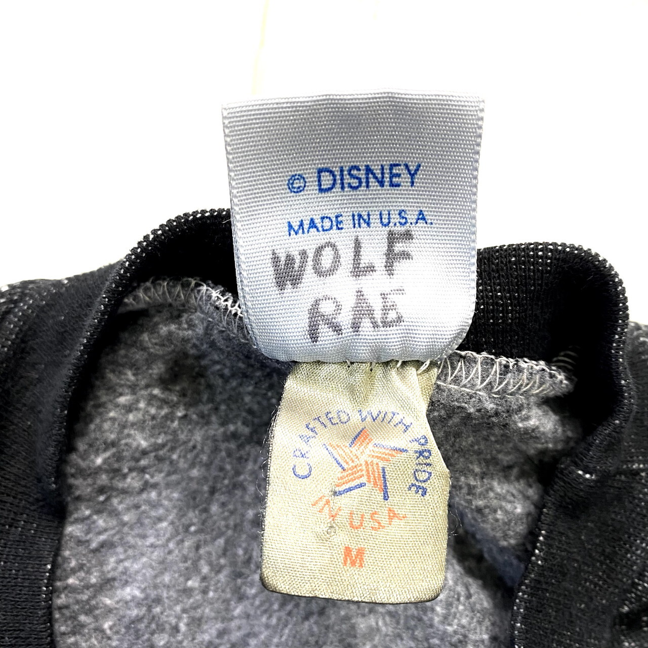 90年代 Usa製 Disney Wear ディズニー ミッキーマウス 後染め キャラクタープリントスウェット M メンズ レディース カレッジ トレーナー 古着 ラグラン ビンテージ ヴィンテージ Disney Mickey Mouse ブラック スウェット Al Cave 古着屋 公式 古着通販