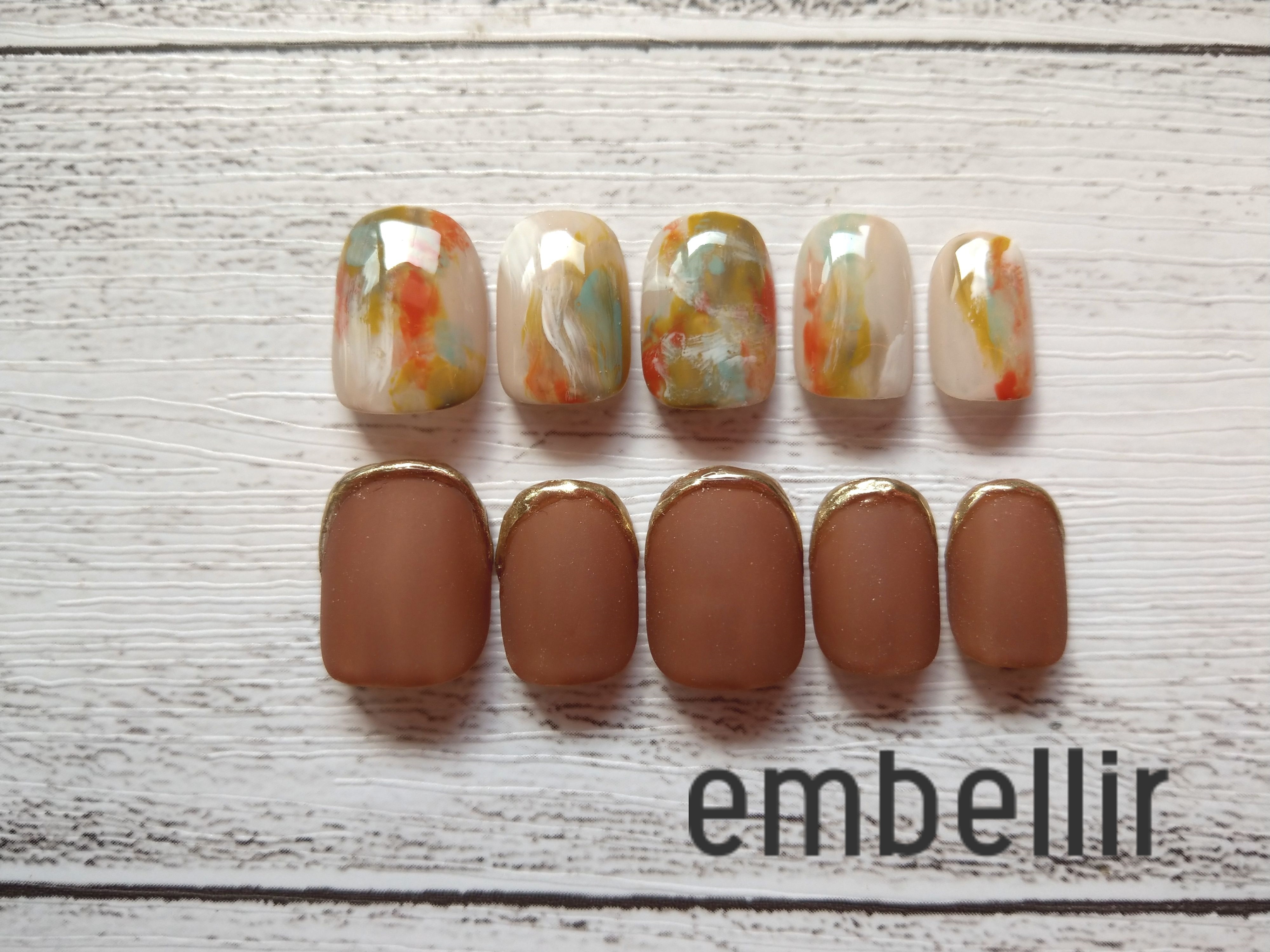 Springカラーニュアンス キャメルゴールドラインフレンチのネイルチップ Embellir Nail ネイルチップ専門店