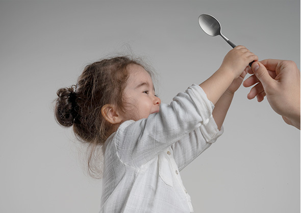 Cutipol クチポール Alice Set Celadon Gold セラドンゴールド Pink Gold ピンクゴールド 子供用カトラリーセット スプーン フォーク ナイフ おしゃれ ギフト 出産祝い 男の子 女の子 プチギフト お食事 5歳 6歳 7歳 フィルアンドテッズ マウンテンバギー By