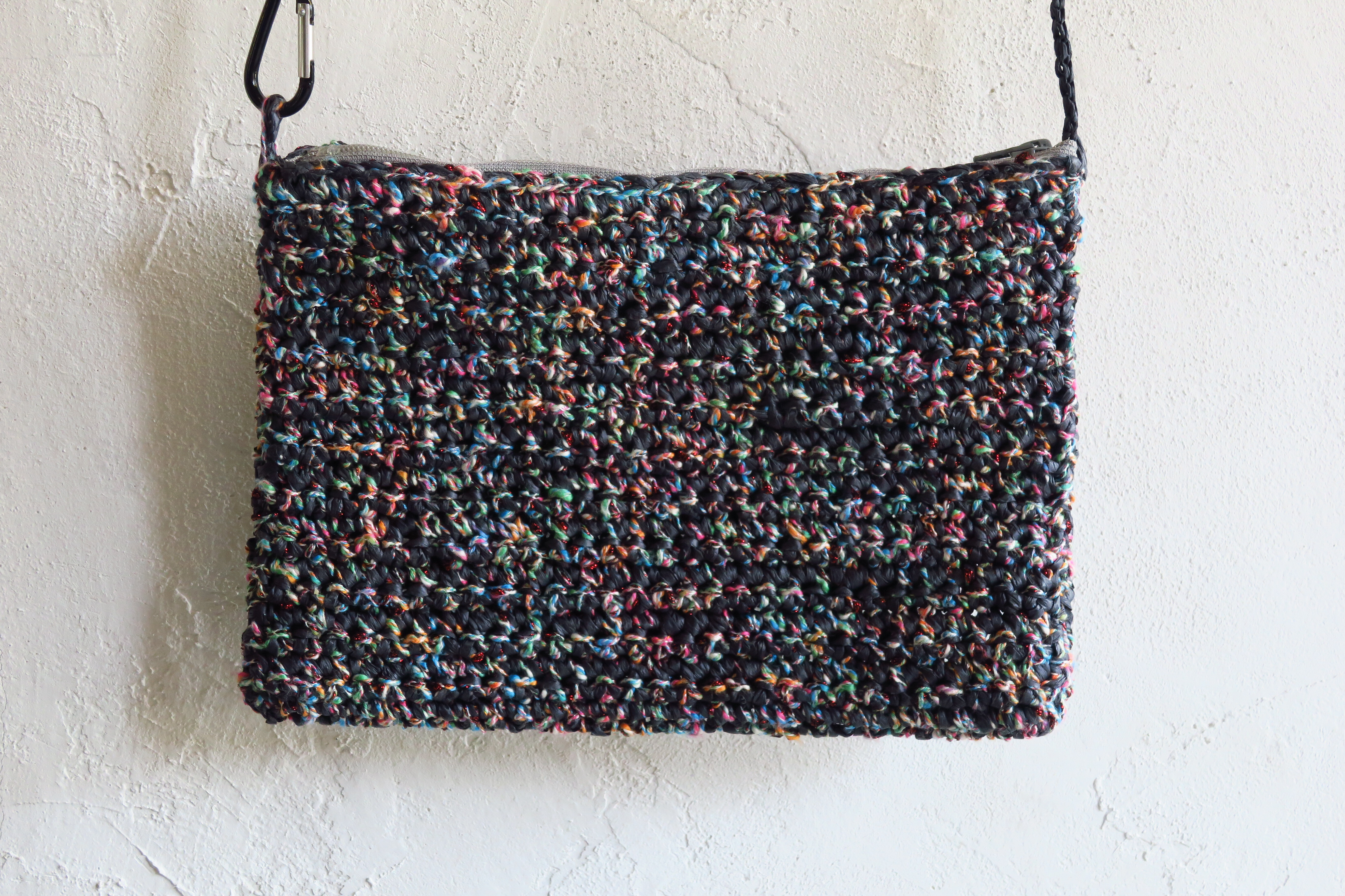 手編みの小さめサコッシュ コサッシュ ファスナー開閉ver 秋山毛糸店 Produced By イチトマル