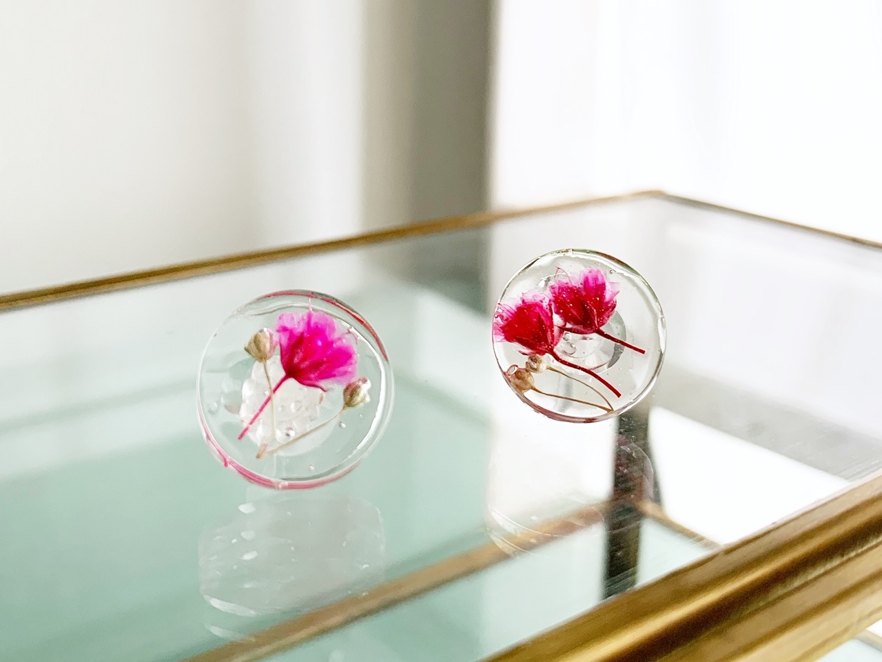 金属フリー 涼やかなかすみ草スタッド 一粒 レジンピアス 14mm 金属アレルギー対応 Canoha