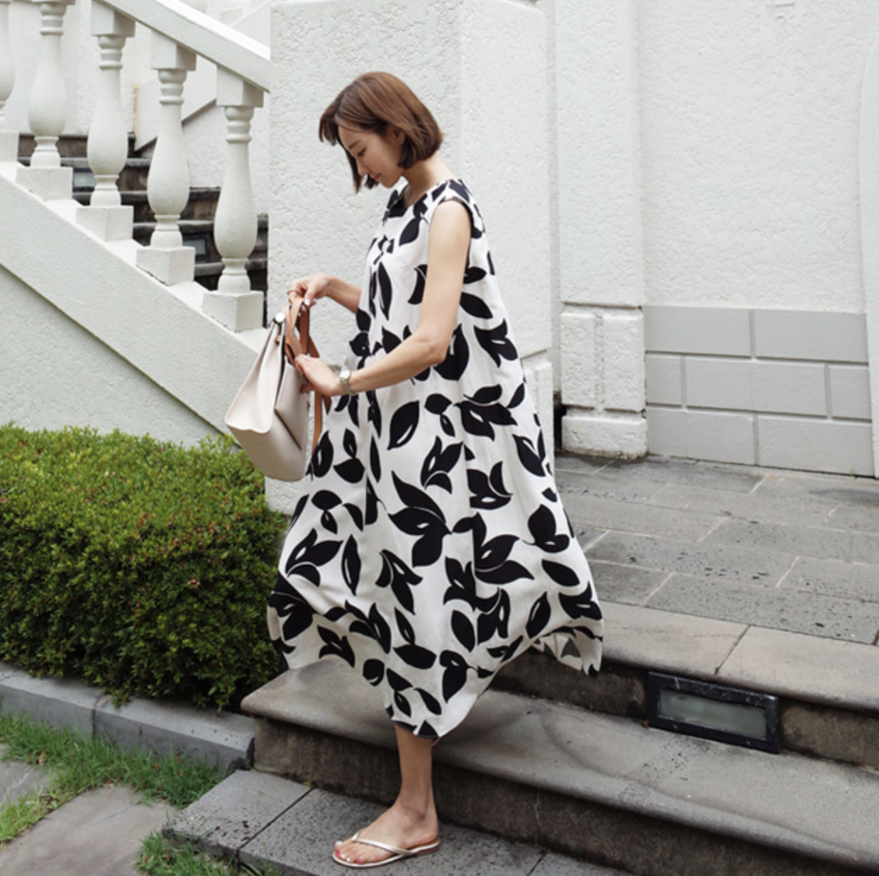 シックリーフ柄ノースリーブラフワンピース Mirror Me