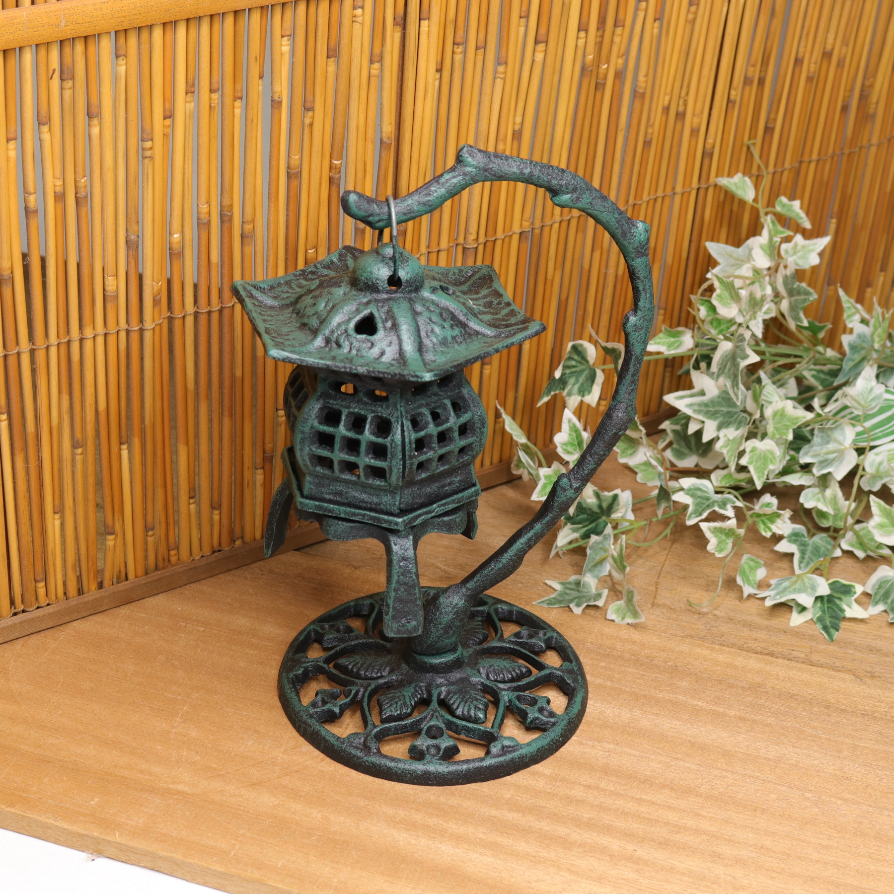 灯篭 鉄 ランタン 六角 吊り型 鉄器 燈籠 灯篭 鉄置物 アイアン 日本庭園 和雑貨 和風 ガーデニング オブジェ キャンドルホルダー ティーライト キャンドル 雑貨屋リエット