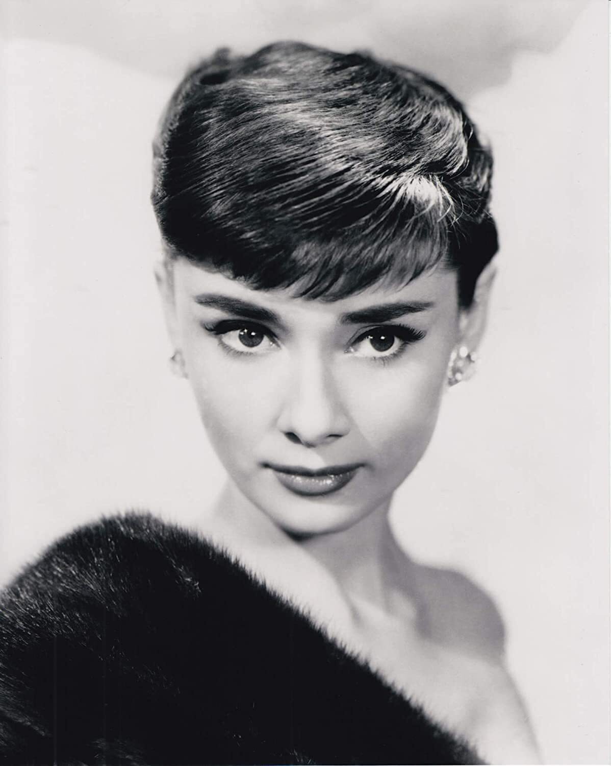 直輸入 特大写真 約35 6x27 9cm オードリー ヘップバーン ショートヘア Audrey Hepburn Movieimages 大分市府内町2 3 天神ビル101 080 42 9150