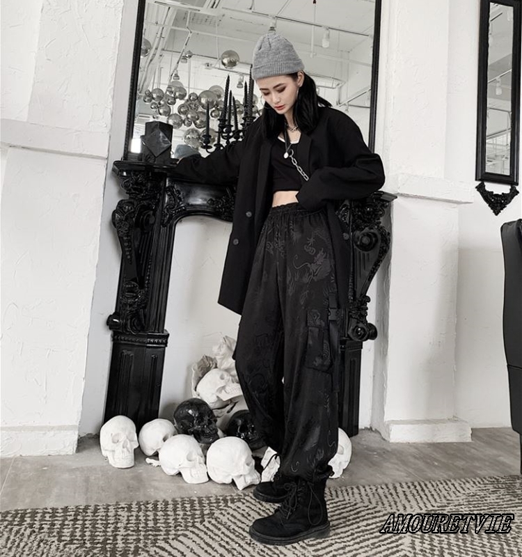 インスタグラマー着用モデル カジュアルパンツ 個性派 龍 柄 黒 ブラック 香港 台湾 ピープス オルチャン 韓国ファッション M780 Amouretvie モレヴィ