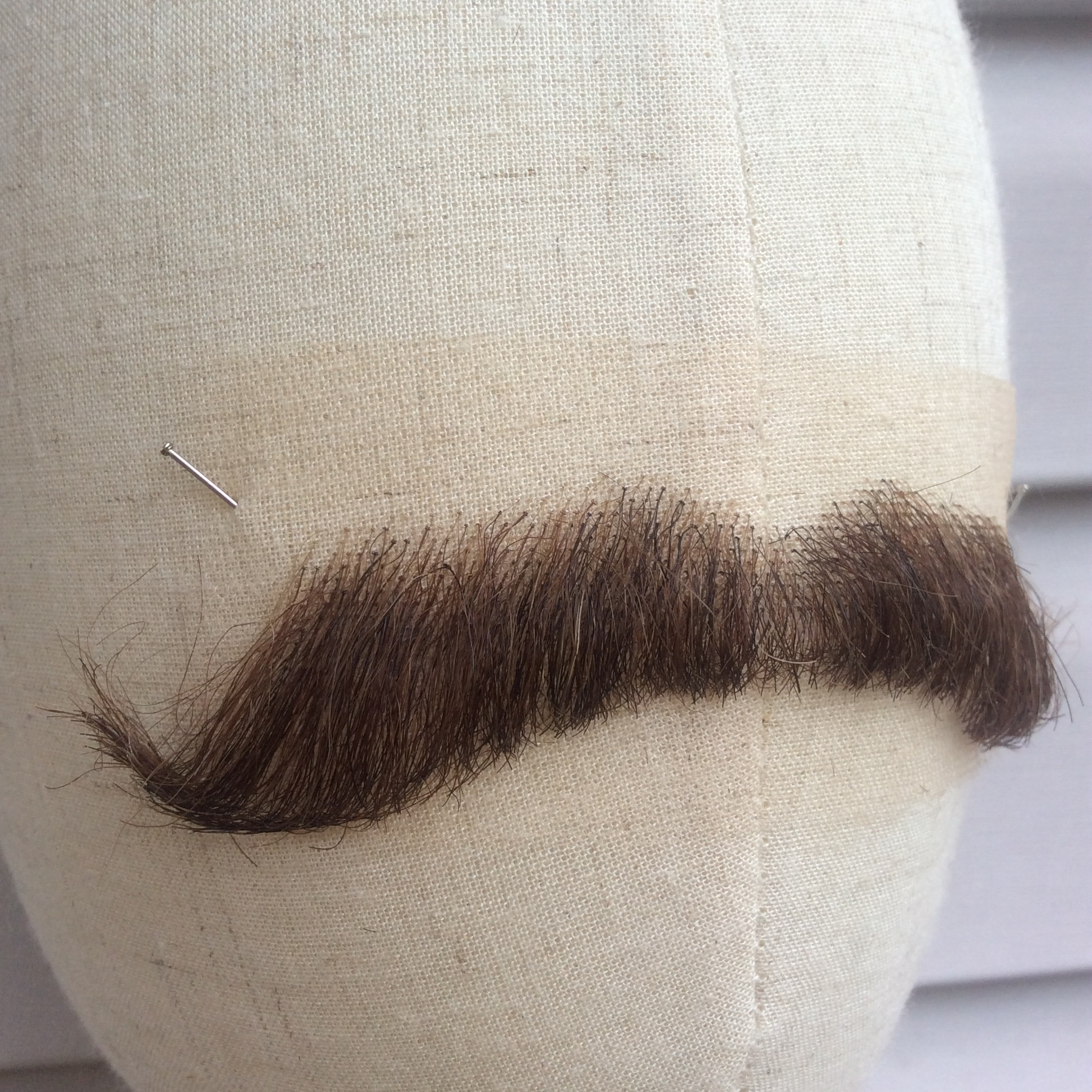 高品質 ロシア製 付け髭 No 44 人毛100 髪製髭 ウィッグ 職人手作り品です 付け髭販売専門店 ダンディーホリデー付けヒゲの通販店