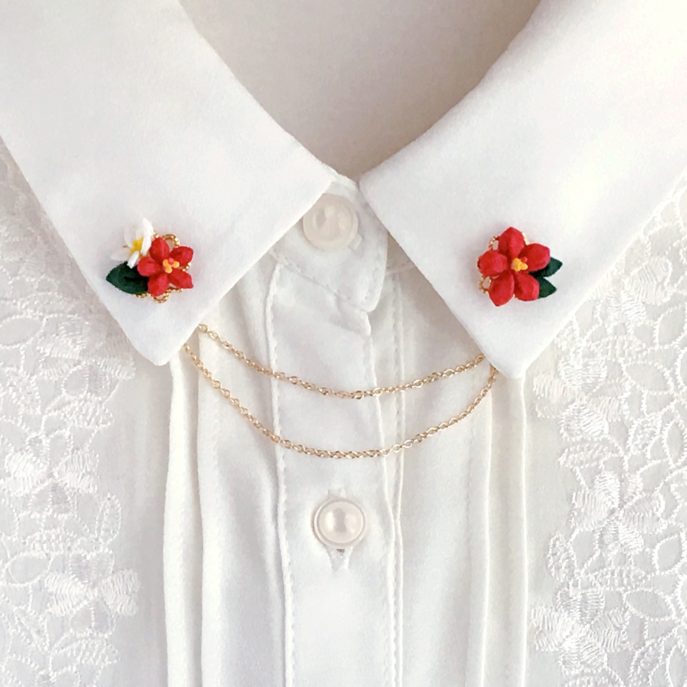 つまみ細工 ハイビスカス プルメリアの襟ブローチ ラペルピン ピンバッジ ピンバッヂ チョウタック タイタック ピンズフラワー 誕生日 記念日 プレゼント 成人式 入学式 卒業式 結婚式 ブライダル パーティー つまみ細工のお店 花色小町 お花のアクセサリーを