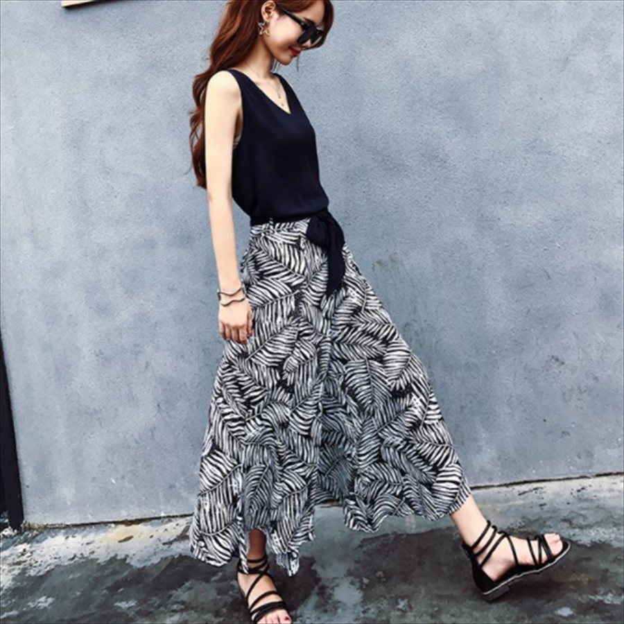 2点セット リーフ柄スカンツ ノースリーブ 上下セット こなれ感 大人可愛い 夏 ビーチ お出かけ 街角のカフェテラス