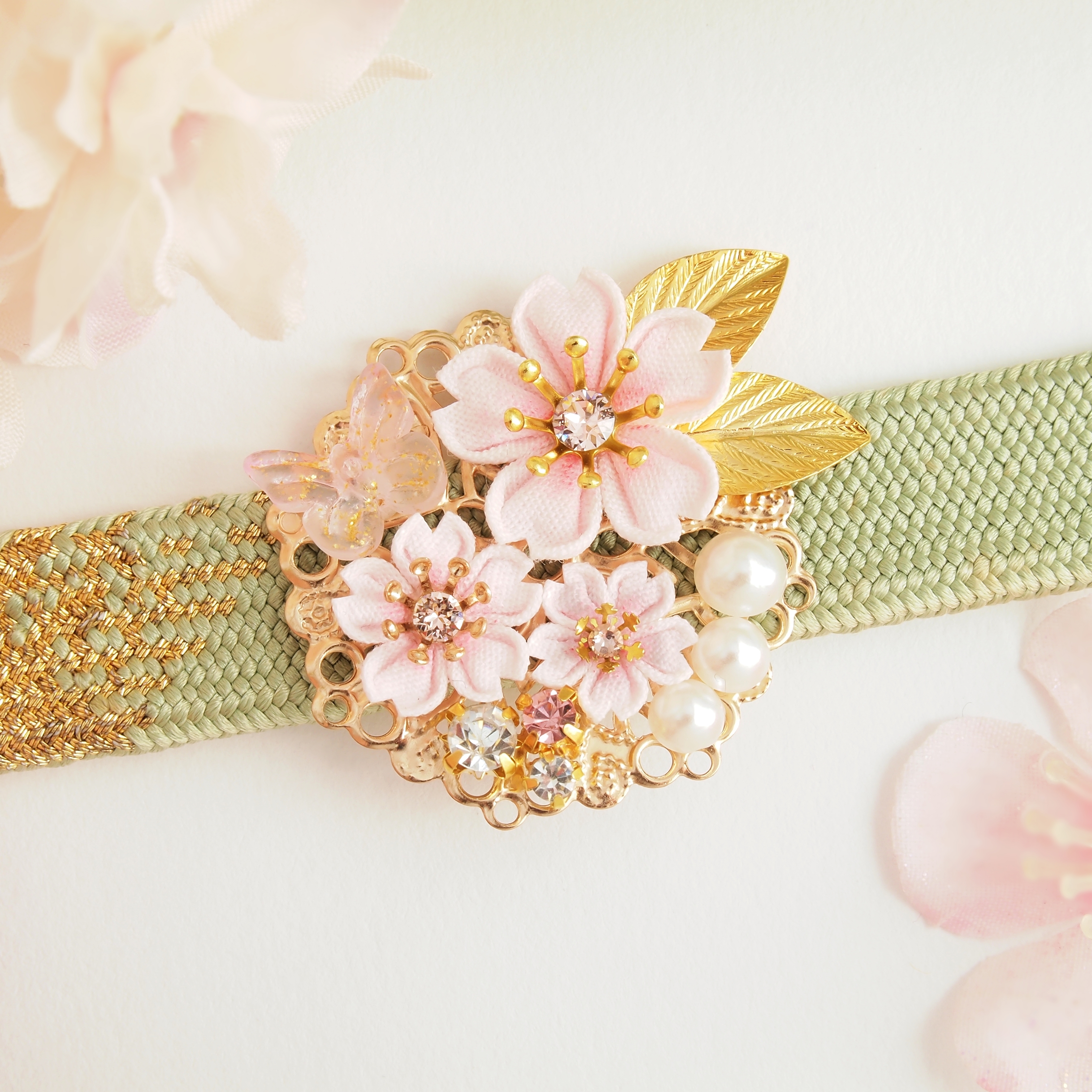 つまみ細工 桜と蝶々の帯留め 花の宴 フラワー 誕生日 記念日 プレゼント 成人式 入学式 卒業式 結婚式 ブライダル パーティー 着物 浴衣 さくら サクラ スワロフスキー パール ビジュー つまみ細工のお店 花色小町 お花のアクセサリーを販売中 贈り物など つまみ細工 桜と蝶々の帯留め 花の宴 フラワー 誕生日 記念日 プレゼント 成人式 入学式 卒業式 結婚式 ブライダル パーティー 着物 浴衣 さくら サクラ スワロフスキー パール ビジュー つまみ細工のお店 花色小町 お花のアクセサリーを販売中 贈り物など