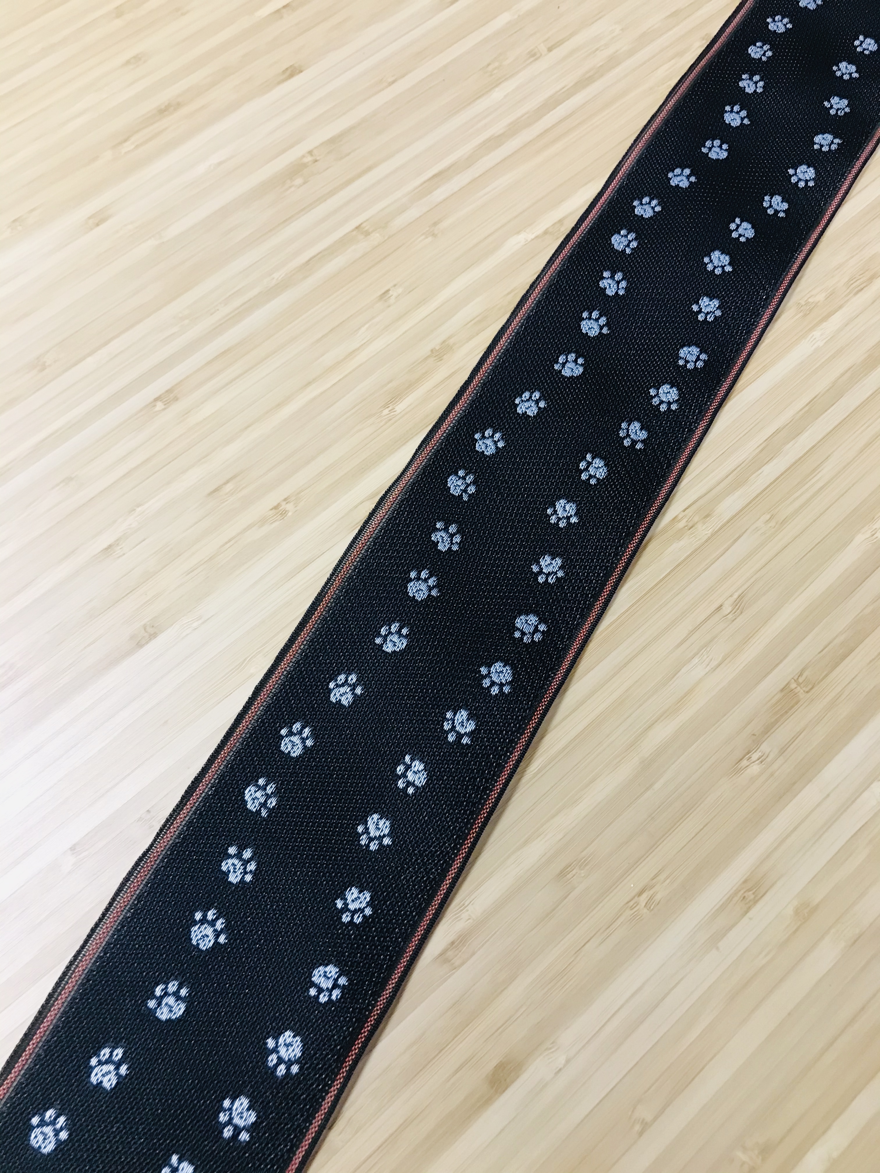 畳縁 たたみへり 犬足跡 小 黒 ４m 畳のヤスダ たたみのい草や縁 ヘリ を使った小物を販売中です