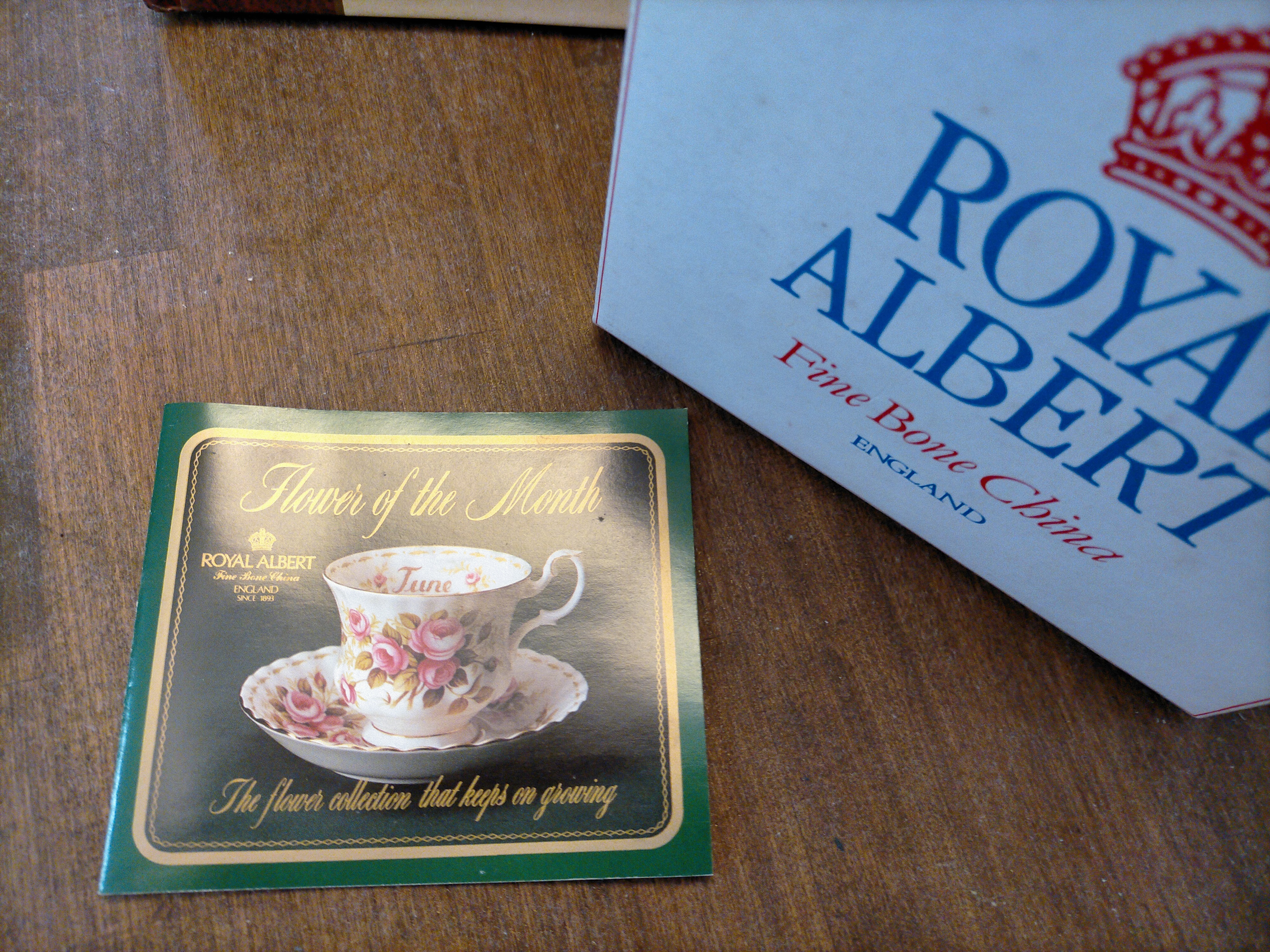 ロイヤル アルバート フラワー オブ ザ マンス 6月 バラ ティーカップ ソーサー 未使用 廃盤品 Happy Makana