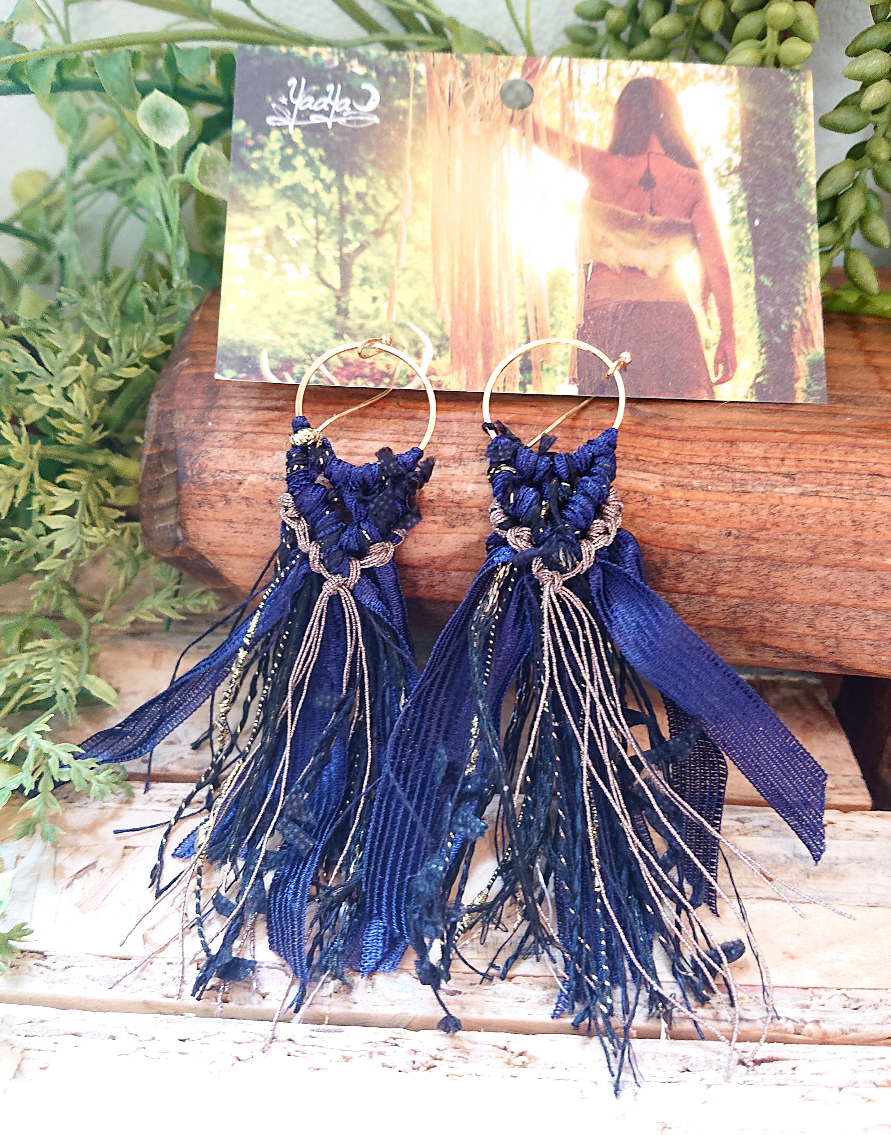 引き揃え糸のマクラメピアス 受注製作 納期１ヶ月以内お約束 Yaaya 森のhandmade工房